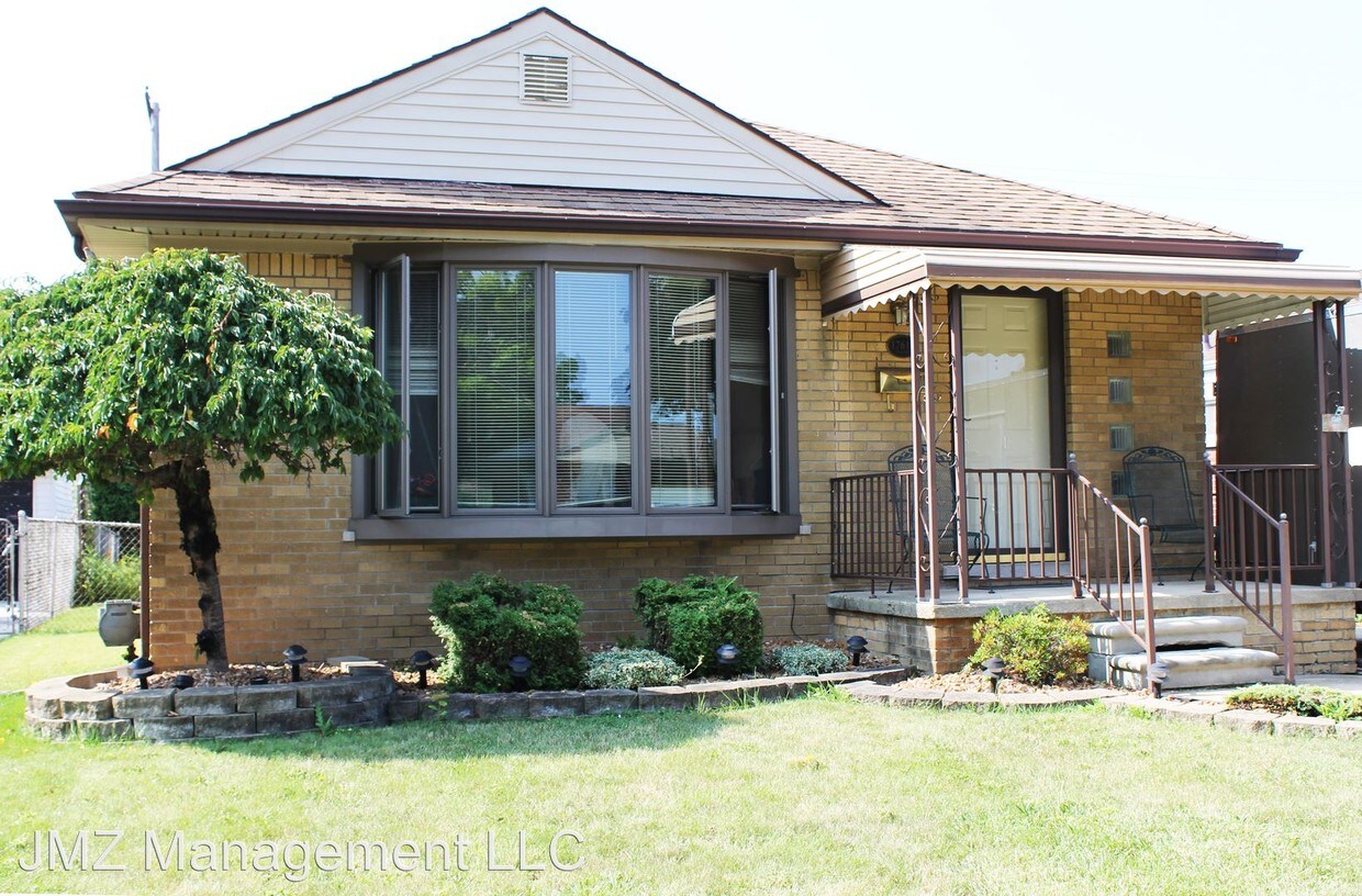 Primary Photo - 17615 Leslie Ave