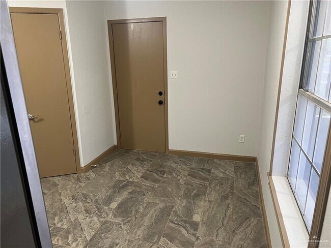 Foto del edificio - 16 West St