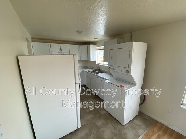 Foto del edificio - 704 Ferris Ct