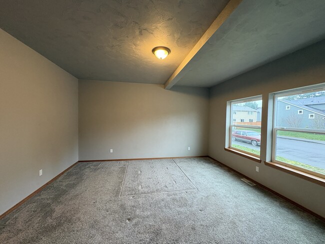 Building Photo - 348 Watercress St