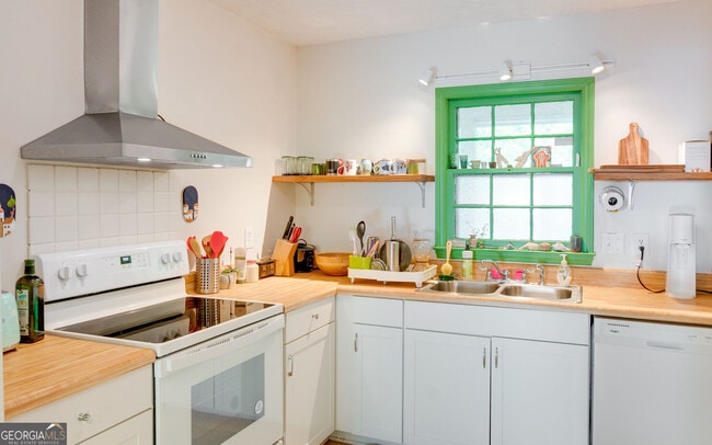 Building Photo - 1905 S Milledge Ave