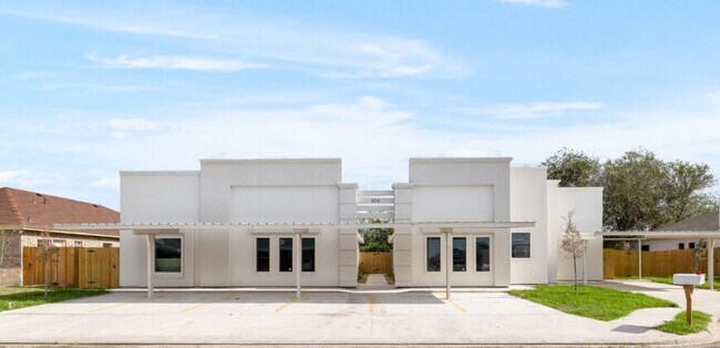 Building Photo - 1404 W Harrison Ave