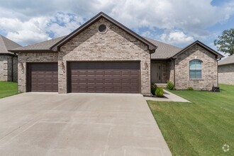 Building Photo - 9640 Meadow Creek Dr