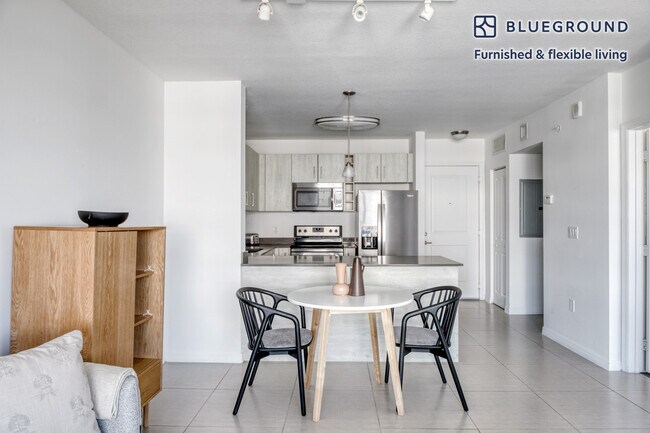 Foto del edificio - 7525 E Treasure Dr