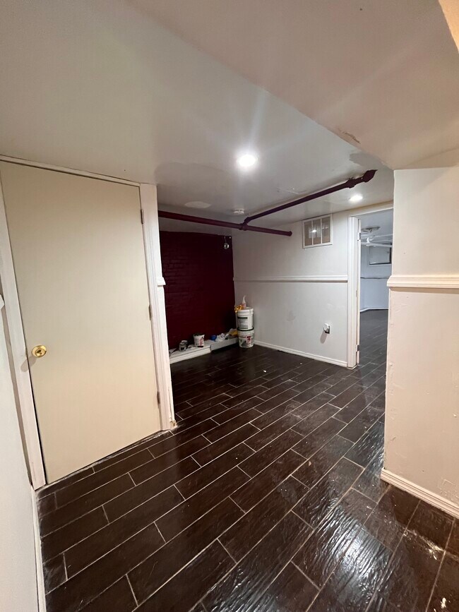 Building Photo - 578 Bramhall Ave