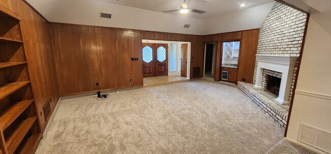 Building Photo - 5803 Thoreau Ln