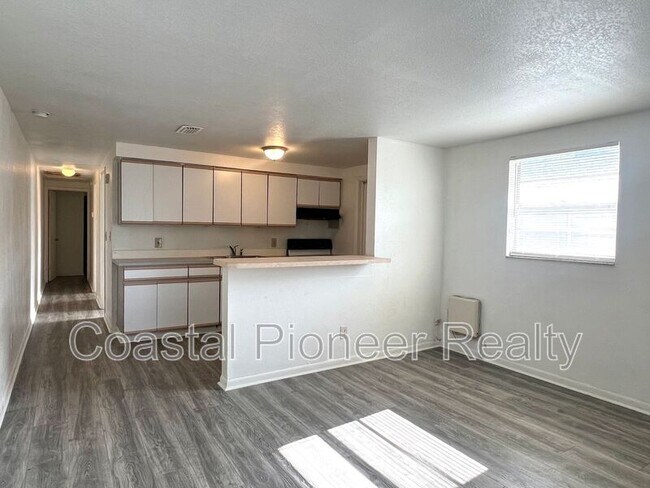 Photo - 1016 E Seneca Ave Apartment