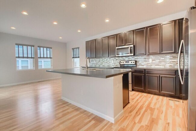 Building Photo - 15215 W 93rd Ave