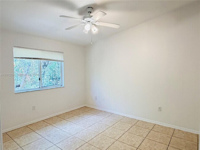 Foto del edificio - 1300 SE 31st Ct