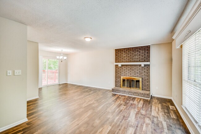 Foto del edificio - Comfortable Three-Bedroom Home