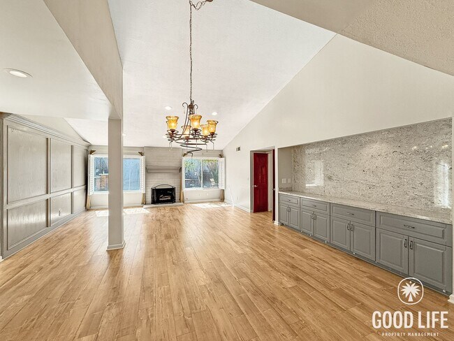 Building Photo - Great 4B/2BA House in San Marcos w/ AC, W/D, and Attached Garage!