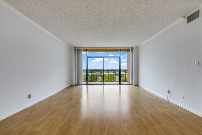 Foto del edificio - 5200 Keller Springs Rd