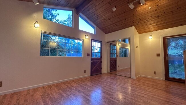 Building Photo - 10311 California Dr