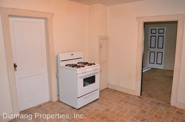 Building Photo - 2 br, 1 bath House - 2106 W. Walnut St.