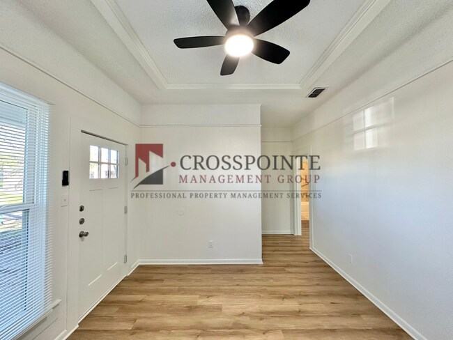 Foto del edificio - E Noble St 403/ 405  LEASE UP ONLY