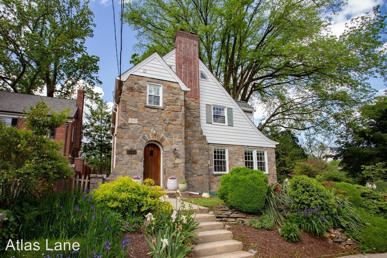Foto principal - 3005 McKinley St NW