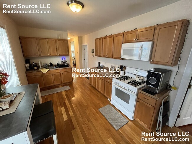 Foto del edificio - 15 Sargent Ave