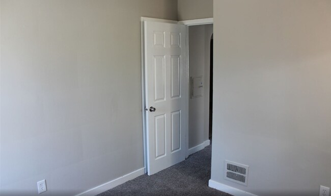 Foto del edificio - 6780 Rutherford St