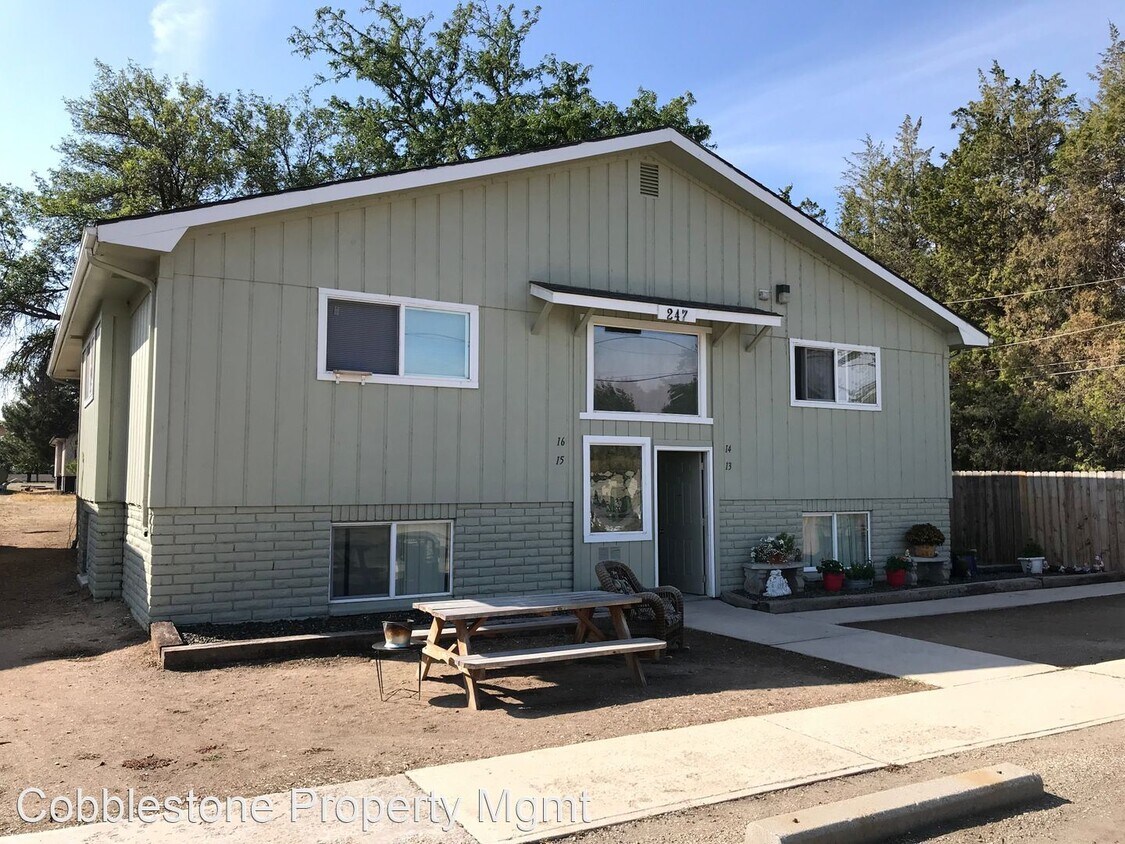 Primary Photo - 2 br, 1 bath Apartment - 247 E 3rd St