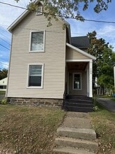 Building Photo - 123 Sterling St