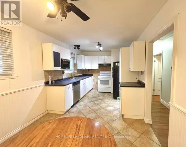 Building Photo - 727 Hewson Dr