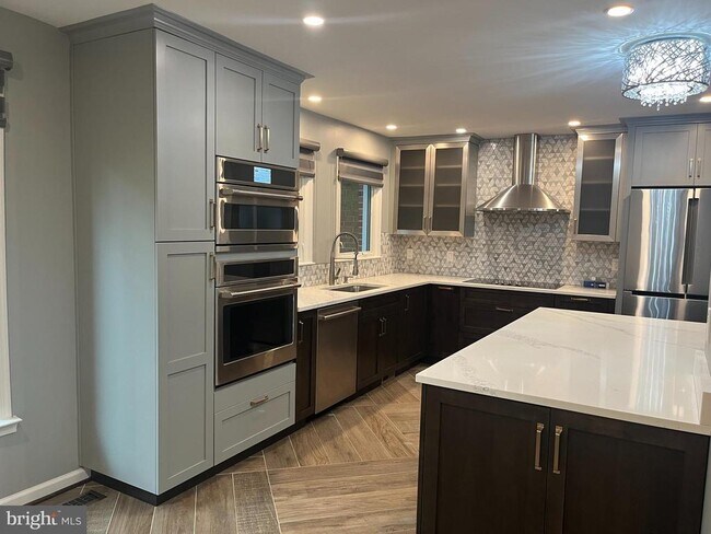 Foto del edificio - 6929 Mclean Park Manor Ct