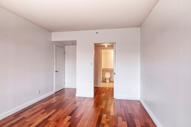 Photo du bâtiment - 2700 Rufus Rockhead