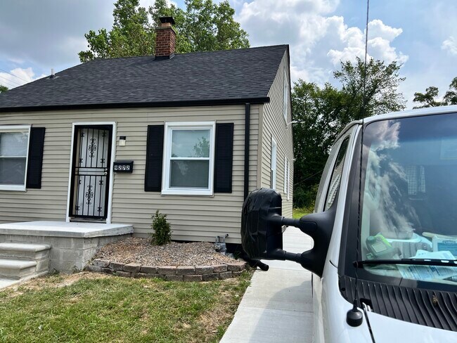 Foto del edificio - 9272 Fielding St