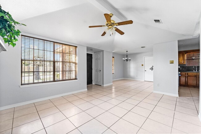 Building Photo - 13806 Long Glen Dr