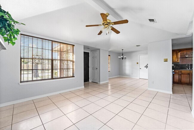 Foto del edificio - 13806 Long Glen Dr