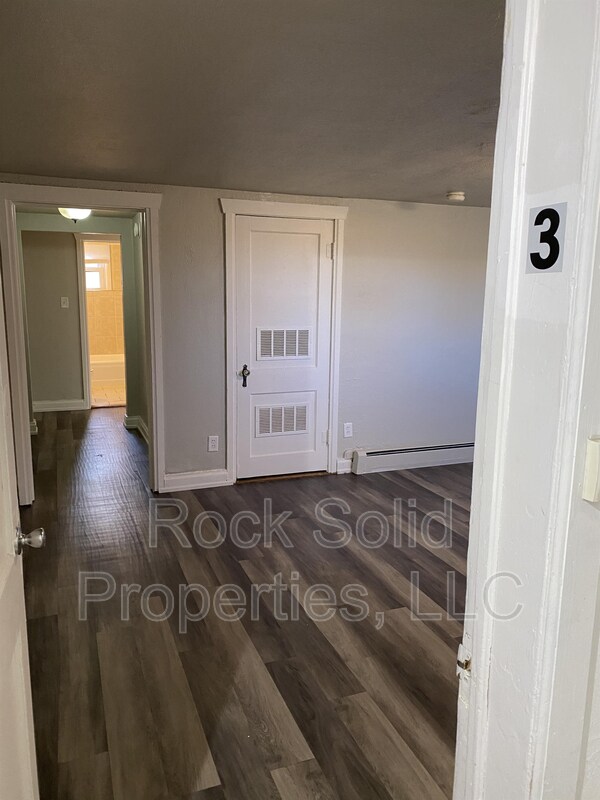 Foto del edificio - 1319 E 20th St