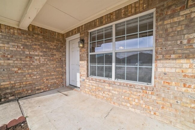 Building Photo - 319 Cedar Ridge Dr