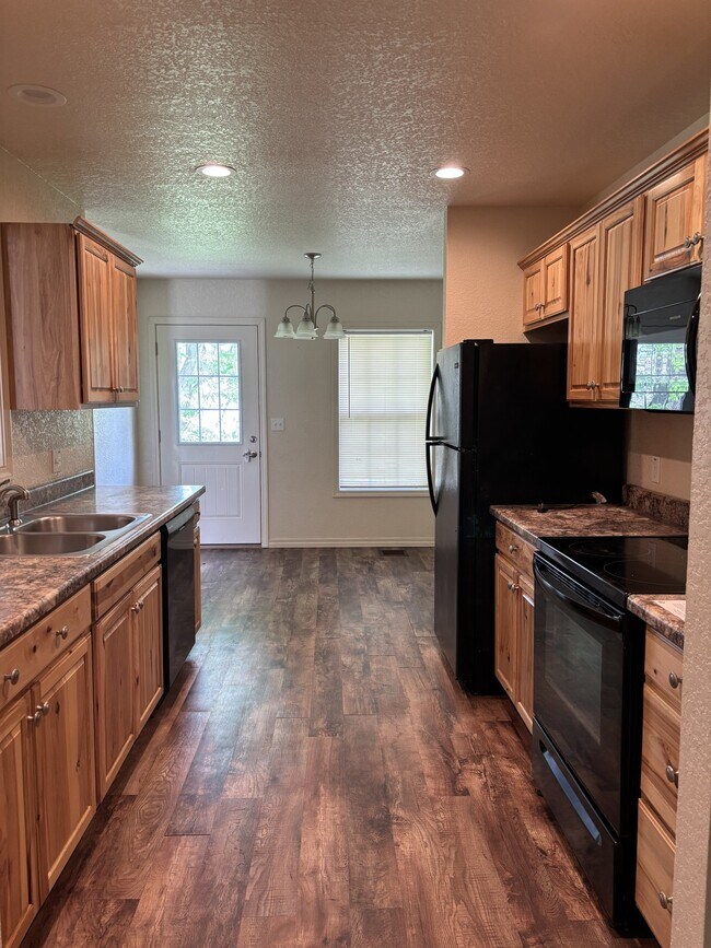 Foto del edificio - 3102 Wild Red Rd