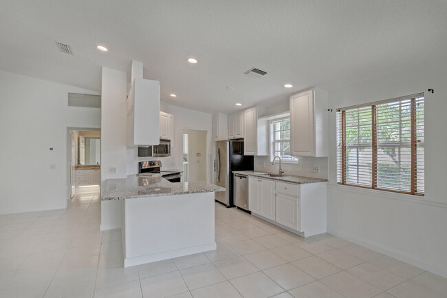 Building Photo - 5081 Magnolia Bay Cir