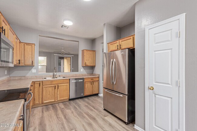 Foto del edificio - 4511 W T Ryan Ln