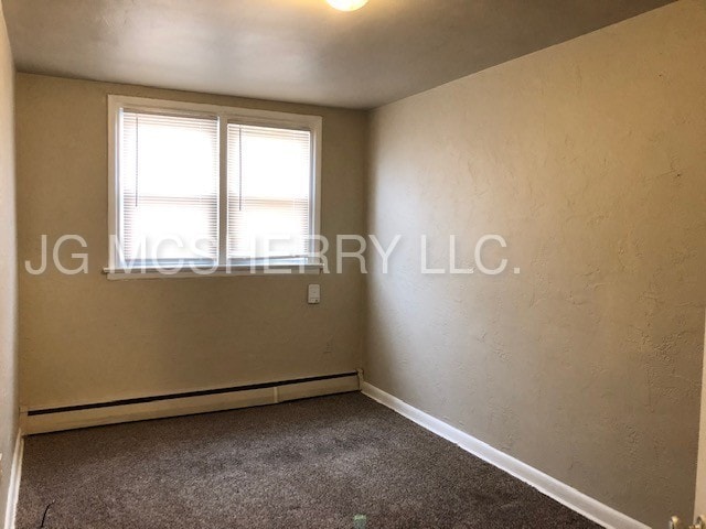 Building Photo - Large Two Bedroom Apartment 19111
