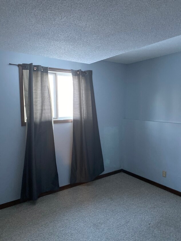 dormitorio de la planta baja - 2639 Skyview Ct