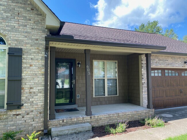 Foto del edificio - 605 Ellis Ct