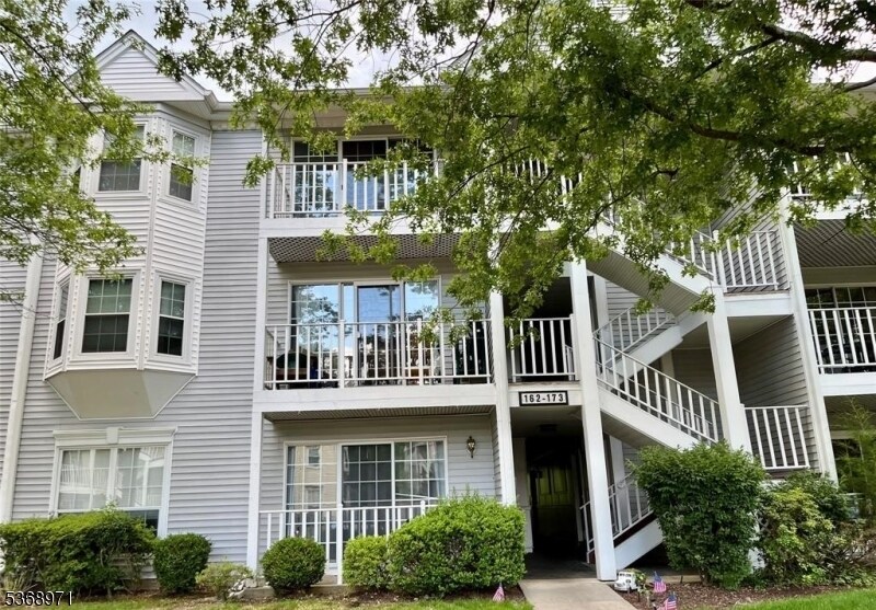 Foto principal - 162 Linden St