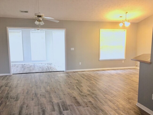 Foto del edificio - Coming Soon! 4 Bedroom 2 Bathroom Home