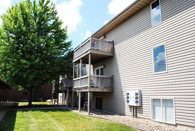 Building Photo - 203 N Vermillion St
