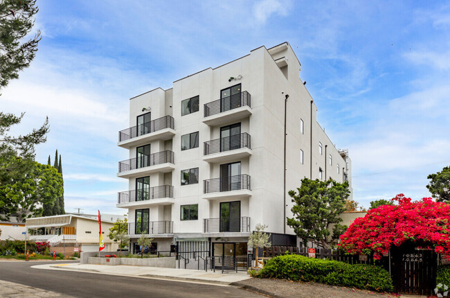 Building Photo - 10867 Fruitland Dr