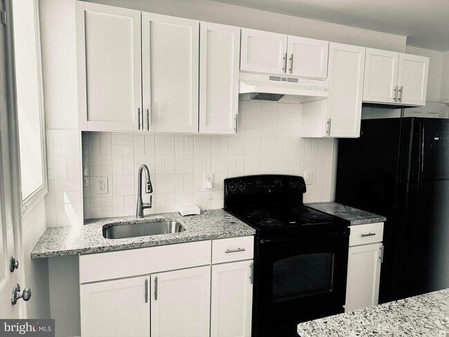 Foto del edificio - 2711 Lauretta Ave