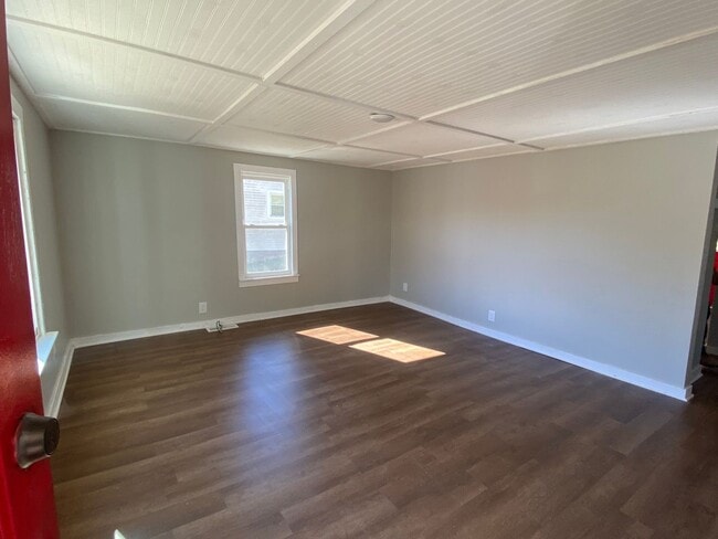 Building Photo - 2 Bedroom 1 Bath Home in Greeneville, TN