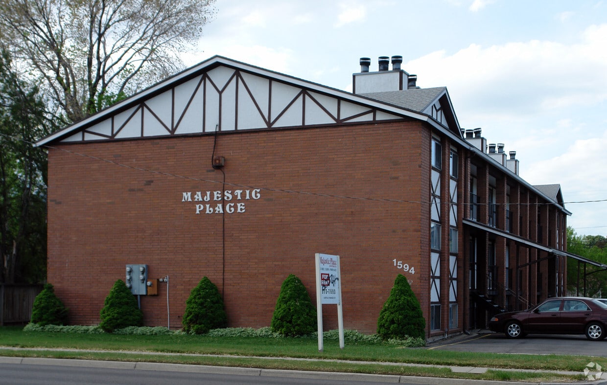 Primary Photo - Majestic Place