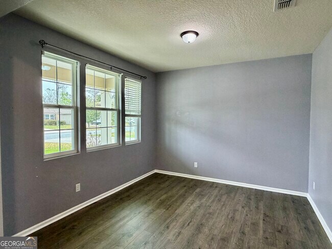 Foto del edificio - 215 Brooklet Cir