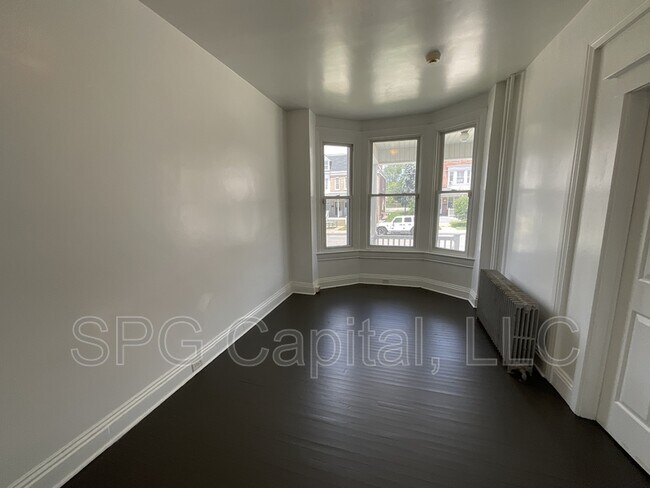 Foto del edificio - 286 W Jackson St