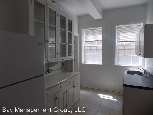 Building Photo - 3111 N Charles St