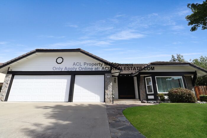 Primary Photo - Spacious, Single Story Northgate Home For ...