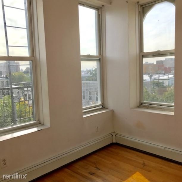 Building Photo - 476 Onderdonk Ave